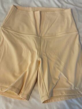 Lululemon High-Waist Women's Bike Shorts in butter cream 6” size 6 sold out